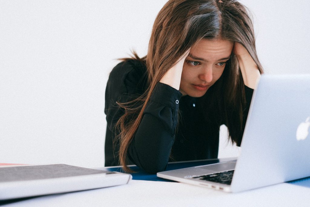 https://www.pexels.com/photo/stressed-woman-looking-at-a-laptop-4226218/