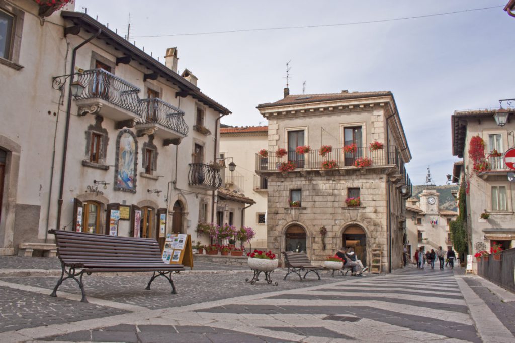 ECCELLENZE ITALIANE: I BORGHI by Denisa Gavrila, Martina Nesti, Laura Martinez - Illustrated by Gavrila D., Martinez L., Nesti M. - Ourboox.com