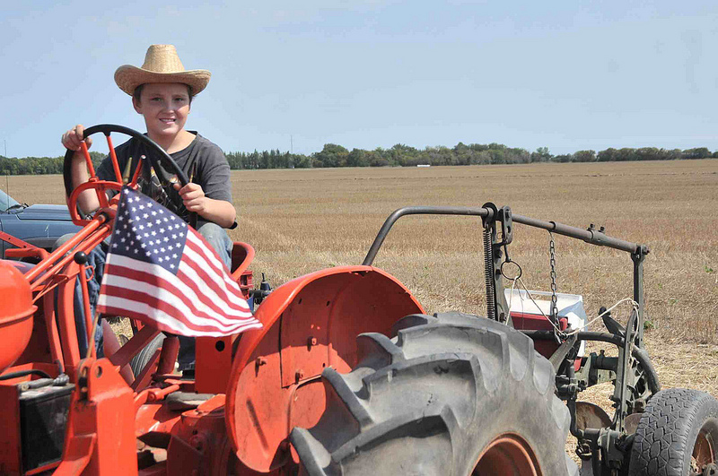 PLOW DOWN WITH WD ALLIS CHALMERS